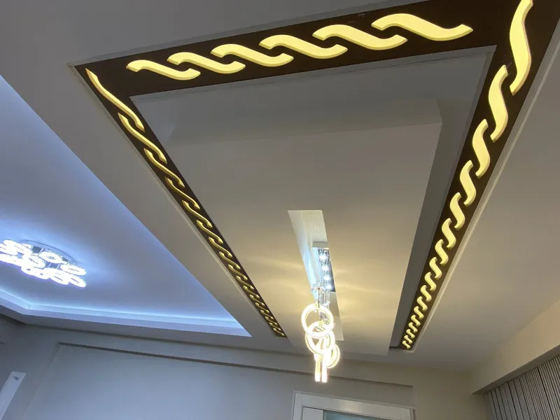Kartonpiyer içine gizlenmiş dekoratif LED bant aydınlatma