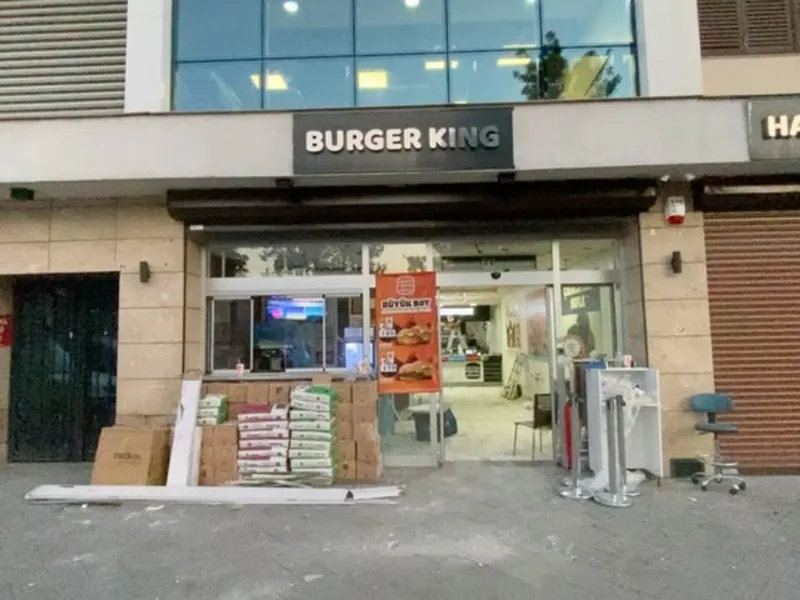 Ticari binada elektrik tesisatı ve aydınlatma çalışması